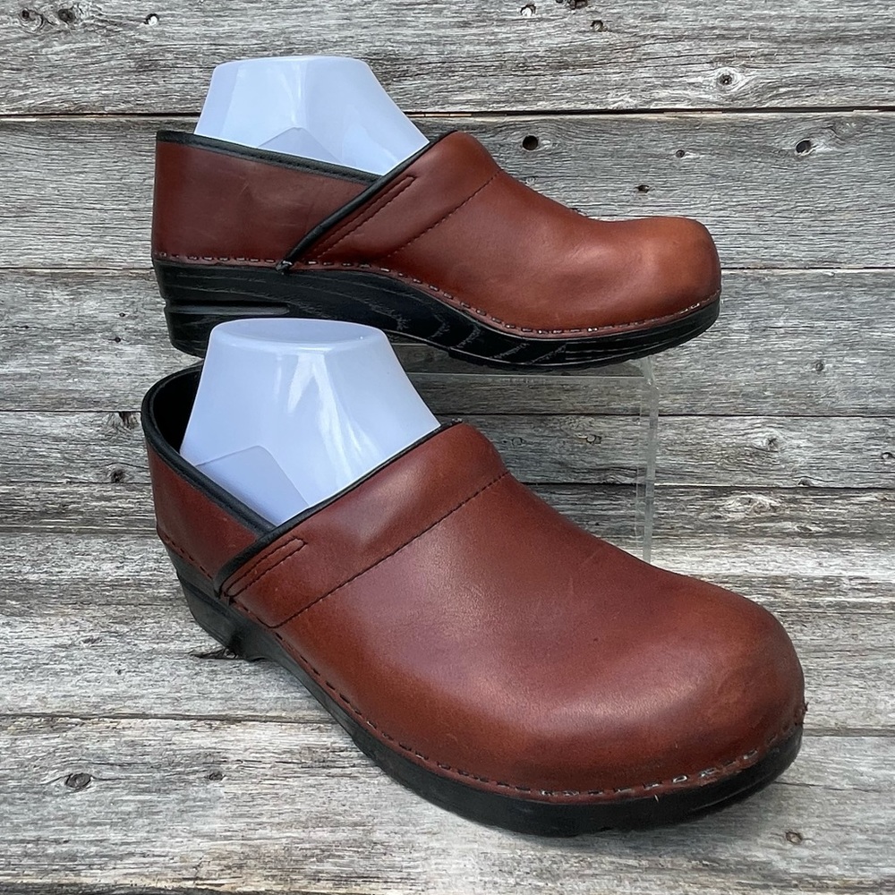DANSKO Cordovan Cabrio Nursing Clogs Brown Leather
